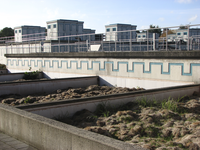901231 Afbeelding van enkele bezinkbakken op het terrein van de rioolwaterzuiveringsinstallatie Utrecht (RWZI, Zandpad ...
